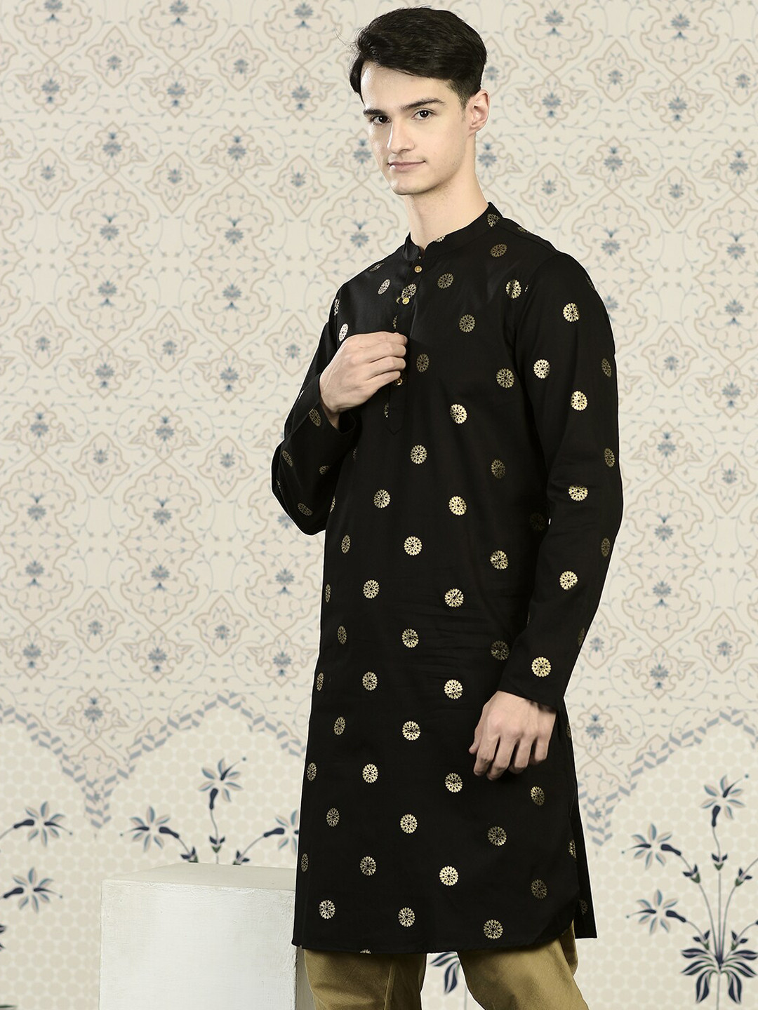 

Ode by House of Pataudi Black Floral Printed Pure Cotton Kurta With Churidar