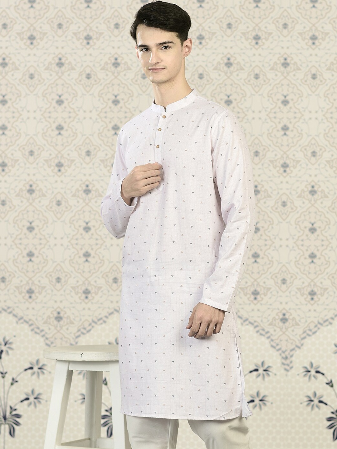 

Ode by House of Pataudi Geometric Printed Kurta With Churidar, Off white