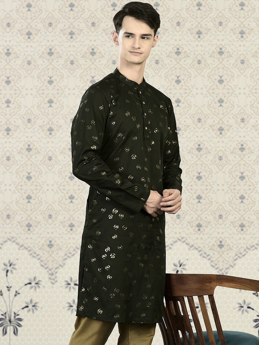 

Ode by House of Pataudi Green Ethnic Motifs Printed Pure Cotton Kurta With Churidar