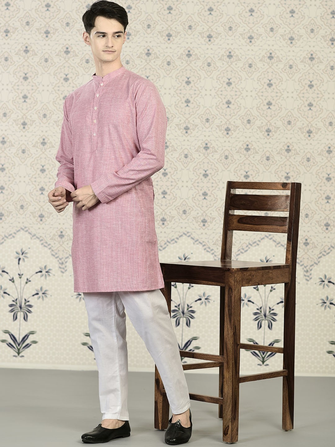 

Ode by House of Pataudi Pink Mandarin Collar Regular Kurta With Pyjamas