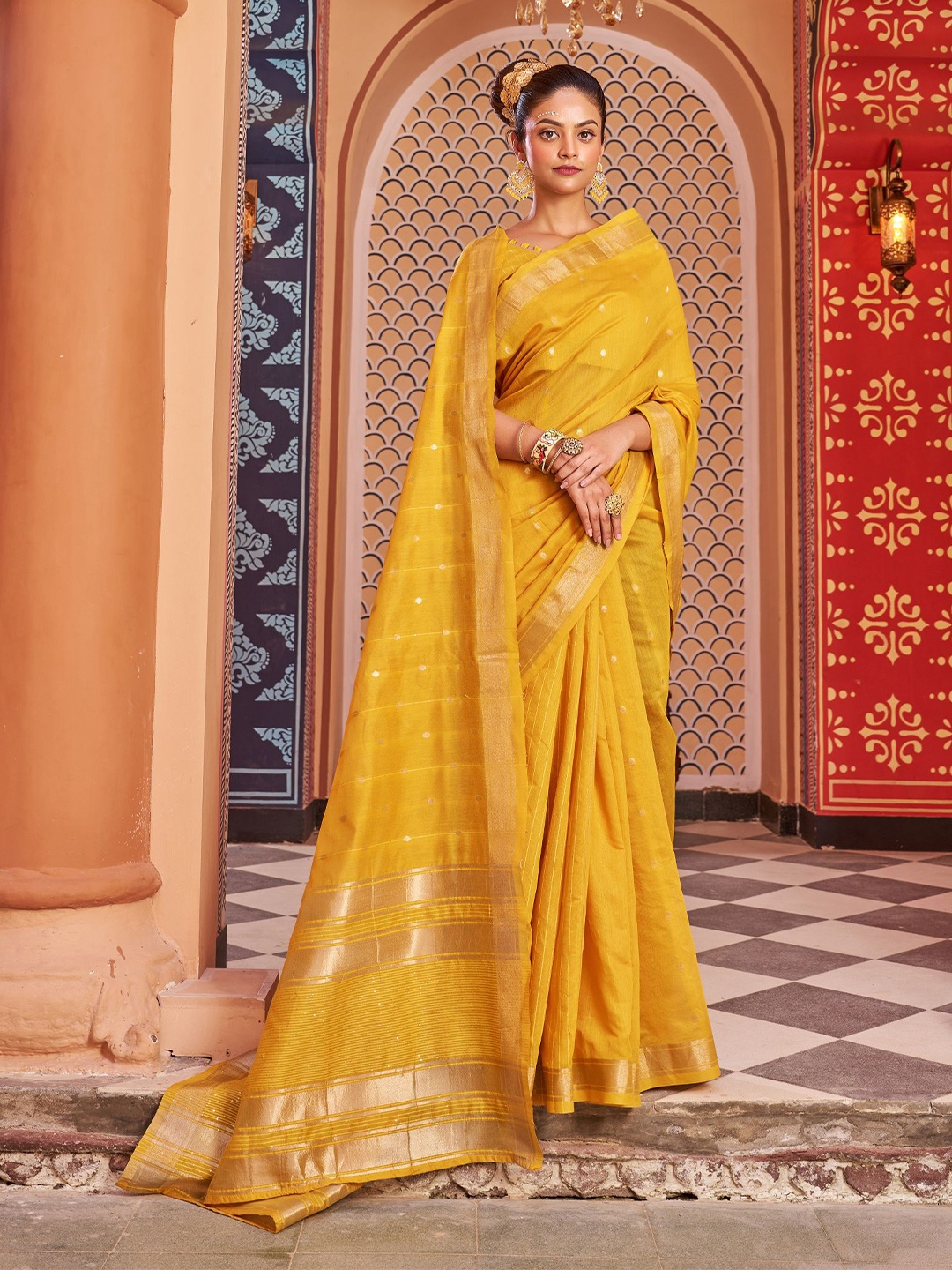 

MORLY Ethnic Motif Woven Design Zari Silk Blend Kanjeevaram Saree, Yellow