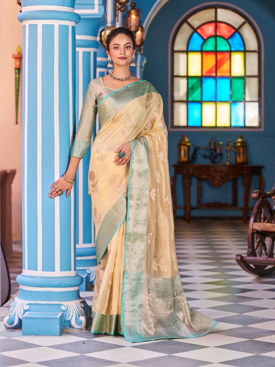 

MORLY Ethnic Motif Woven Design Zari Silk Blend Kanjeevaram Saree, Yellow