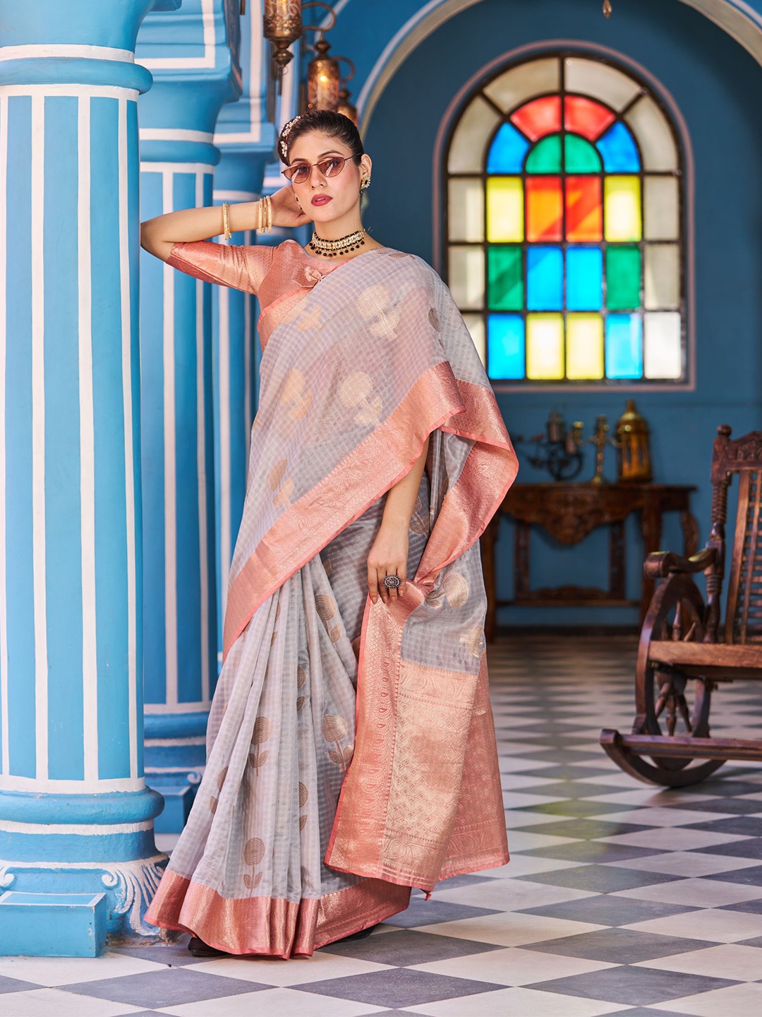 

MORLY Ethnic Motif Woven Design Zari Silk Blend Kanjeevaram Saree, Grey