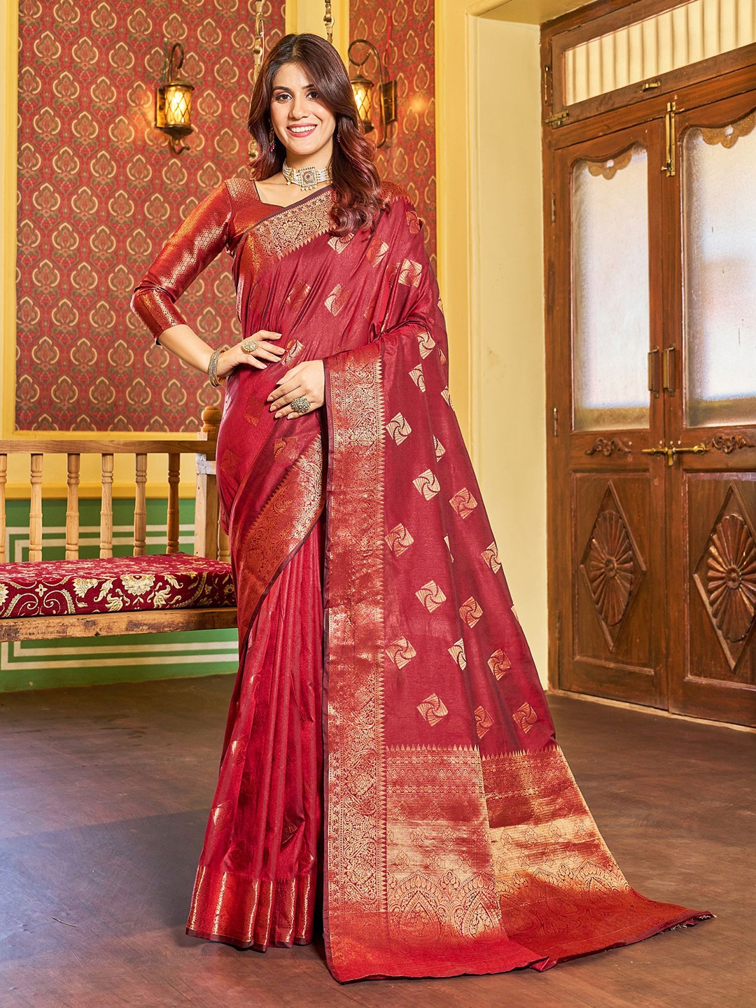 

MORLY Ethnic Motif Woven Design Zari Silk Blend Kanjeevaram Saree, Maroon