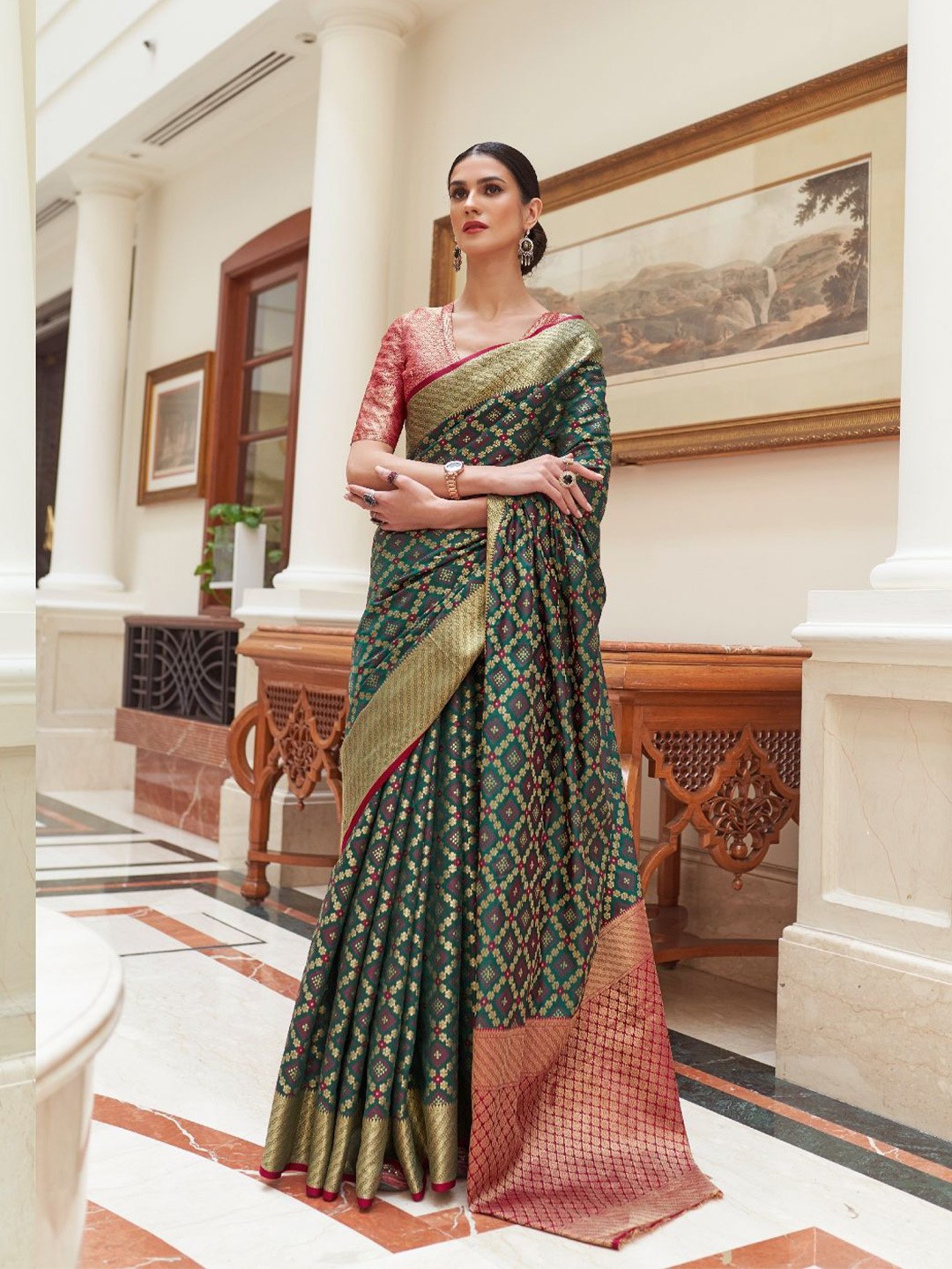 

MORLY Floral Woven Design Zari Silk Blend Kanjeevaram Saree, Green