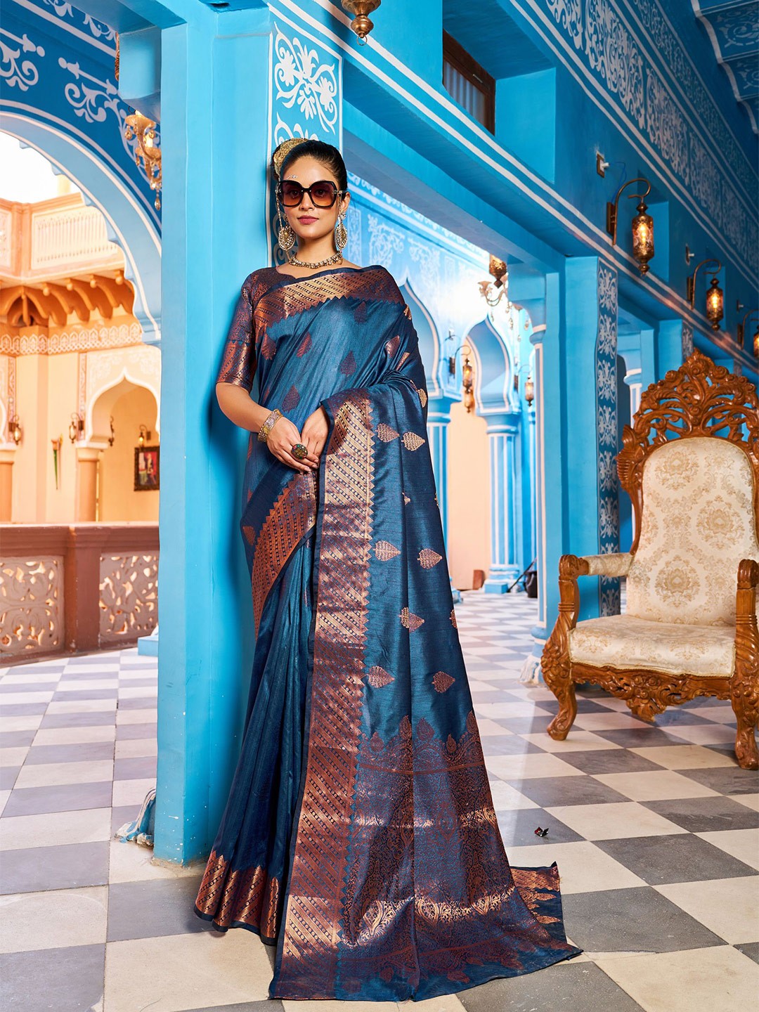 

MORLY Ethnic Motifs Woven Design Zari Kanjeevaram Saree, Blue