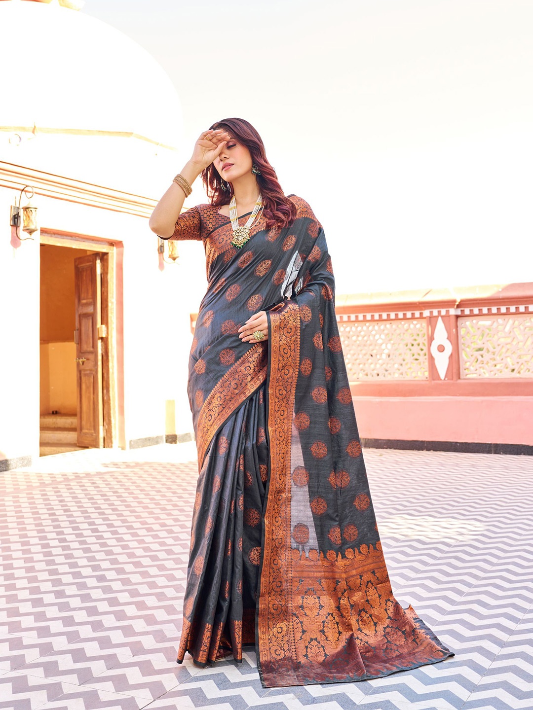 

MORLY Ethnic Motif Woven Design Zari Kanjeevaram Saree, Green