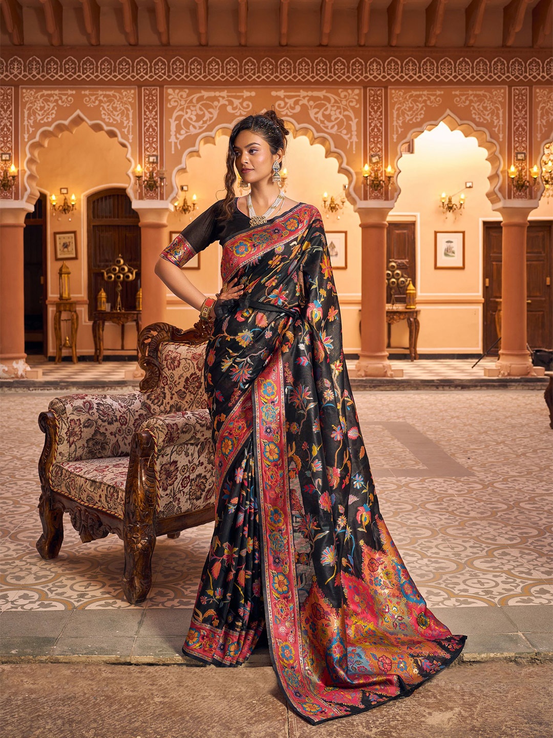 

MORLY Floral Woven Design Zari Kanjeevaram Saree, Black