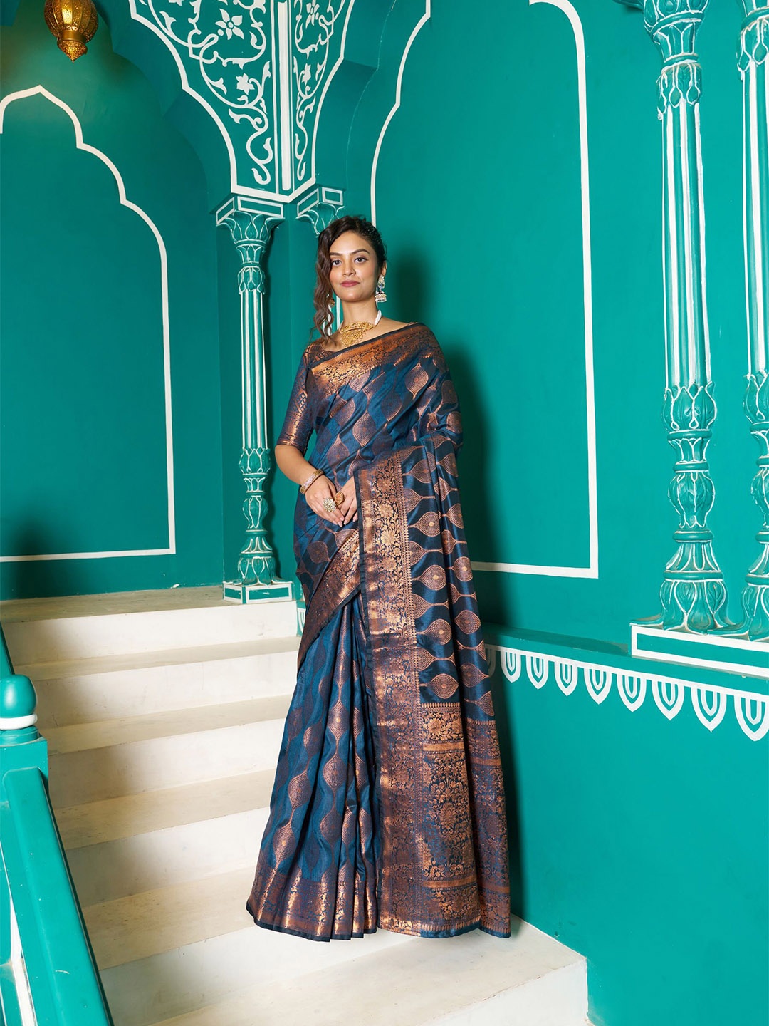 

MORLY Ethnic Motifs Woven Design Zari Kanjeevaram Saree, Navy blue