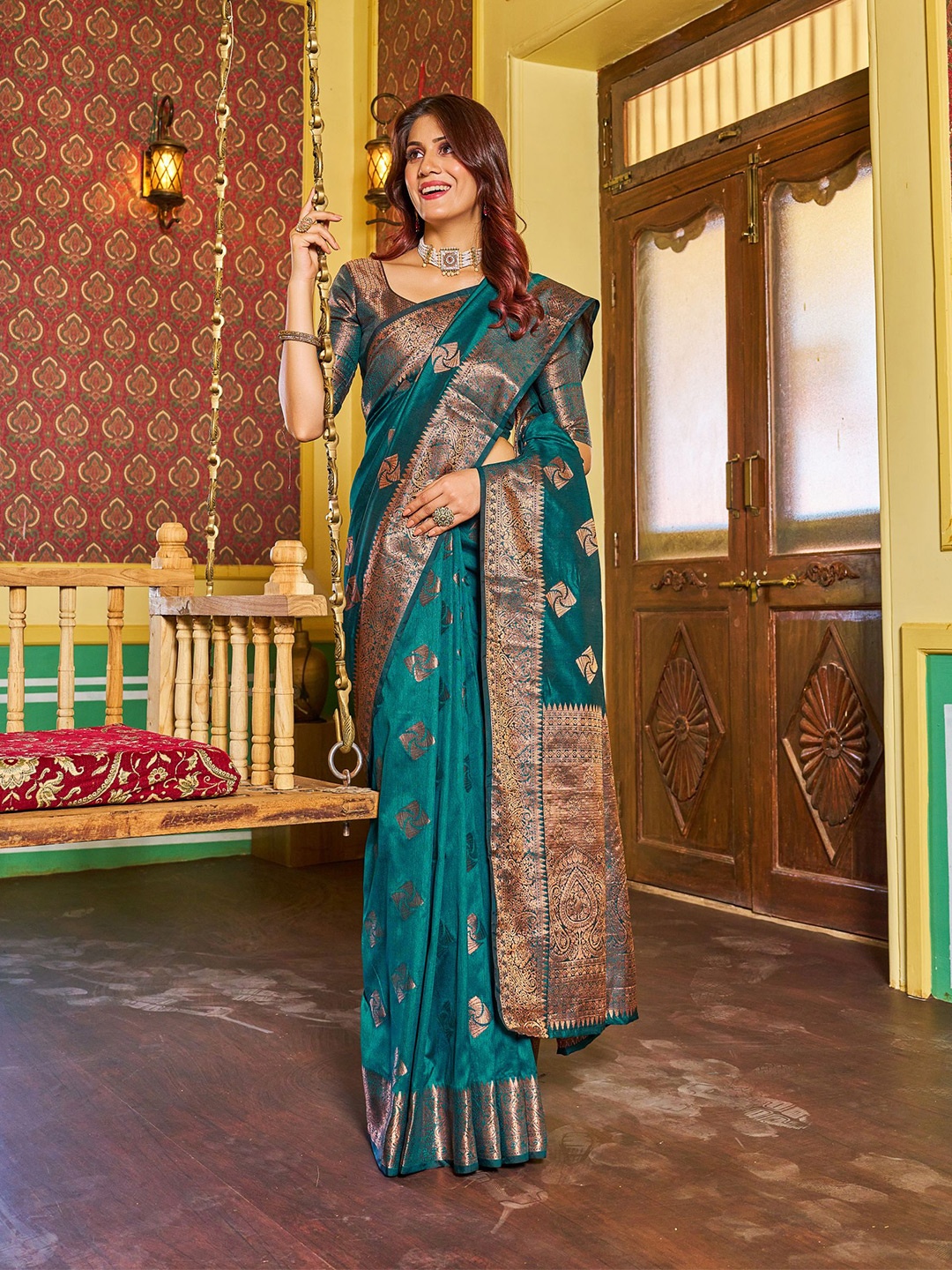 

MORLY Ethnic Motif Woven Design Zari Kanjeevaram Saree, Green