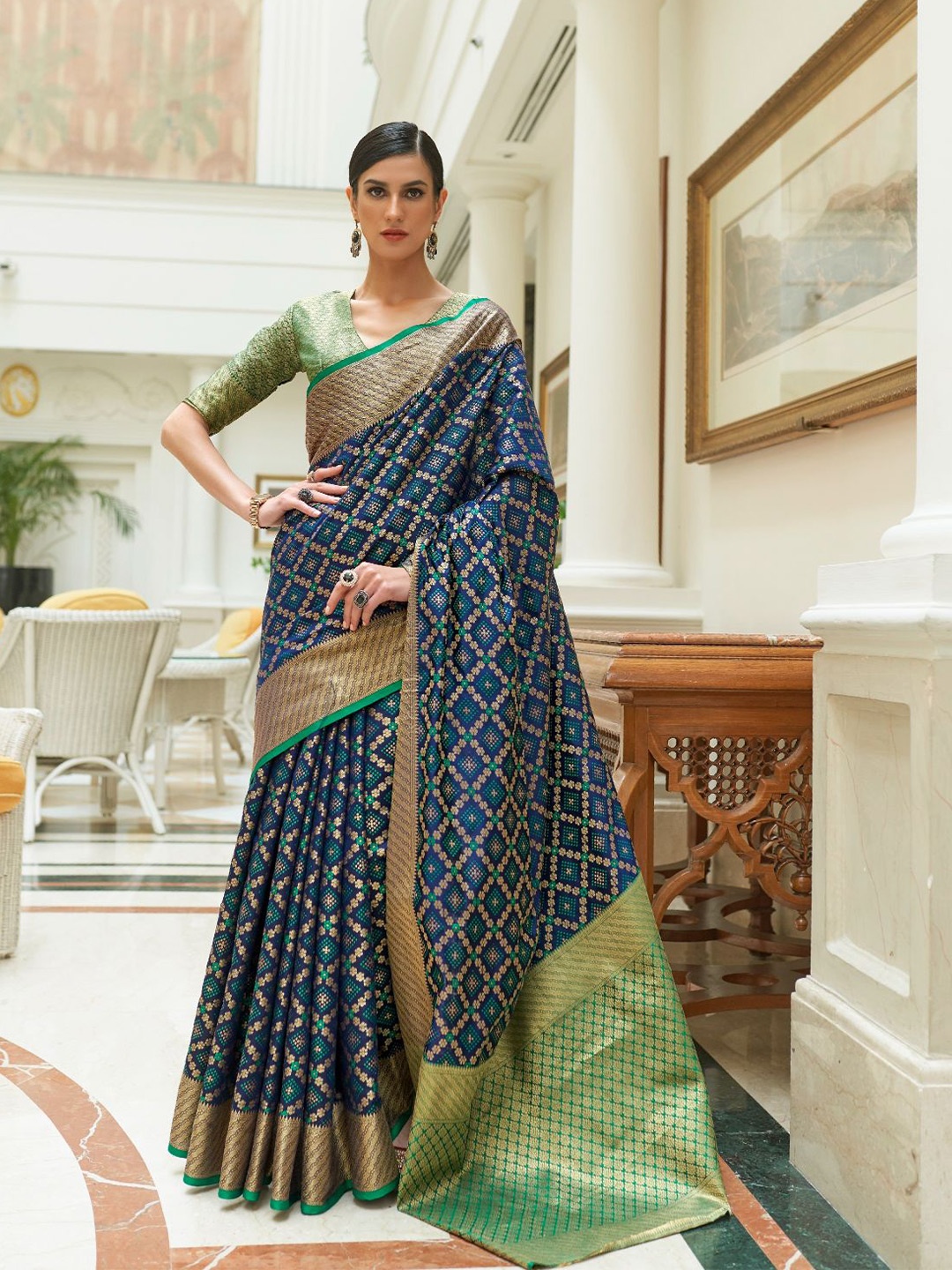 

MORLY Ethnic Motifs Woven Design Zari Kanjeevaram Saree, Navy blue