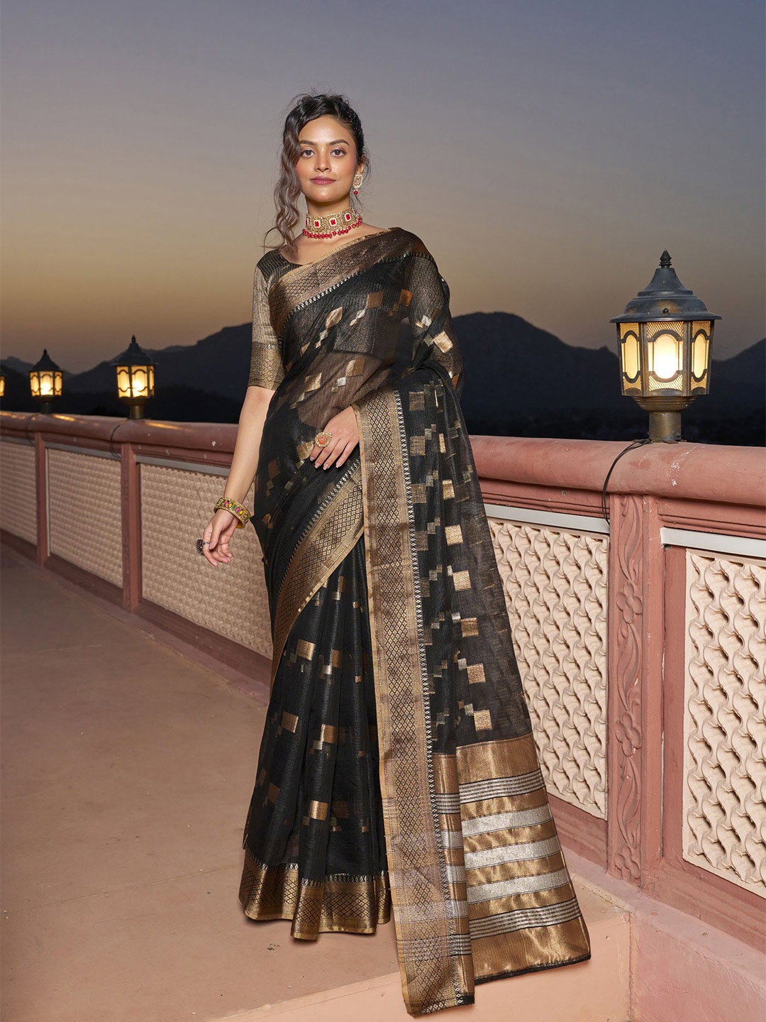 

MORLY Ethnic Motifs Woven Design Zari Kanjeevaram Saree, Black