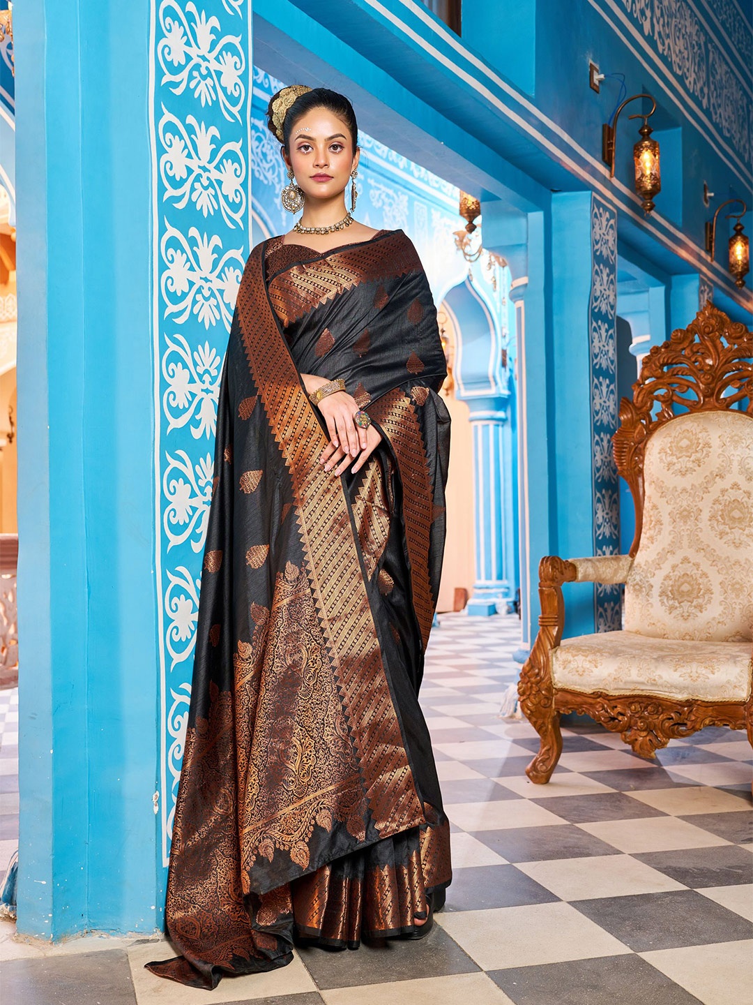 

MORLY Ethnic Motif Woven Design Zari Kanjeevaram Saree, Black