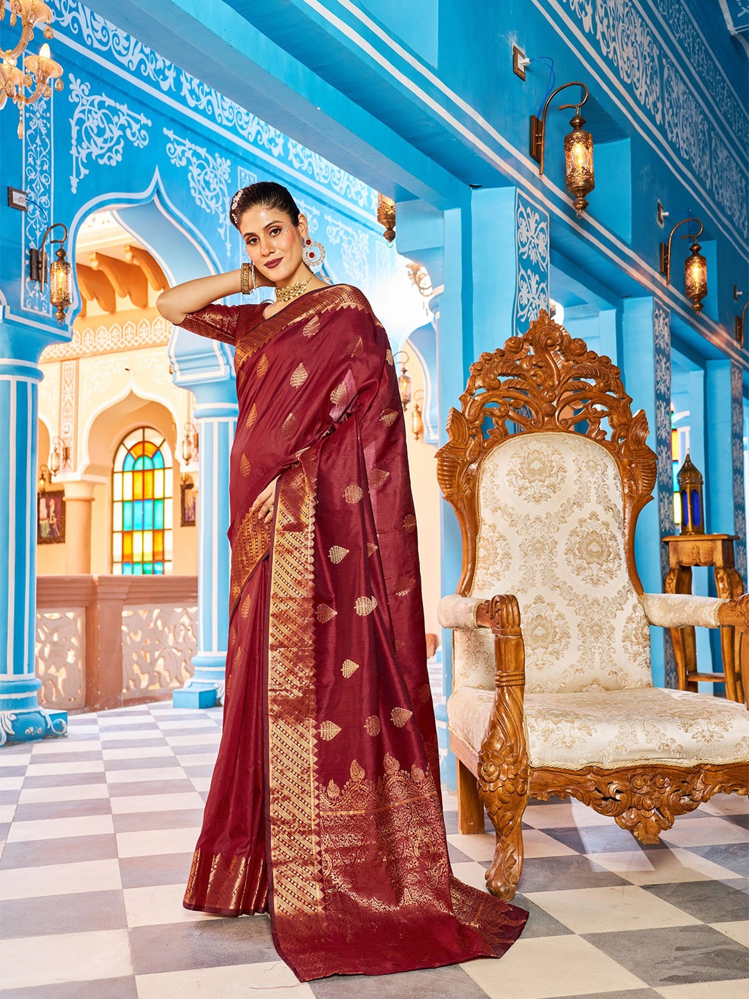 

MORLY Ethnic Motifs Woven Design Zari Kanjeevaram Saree, Maroon