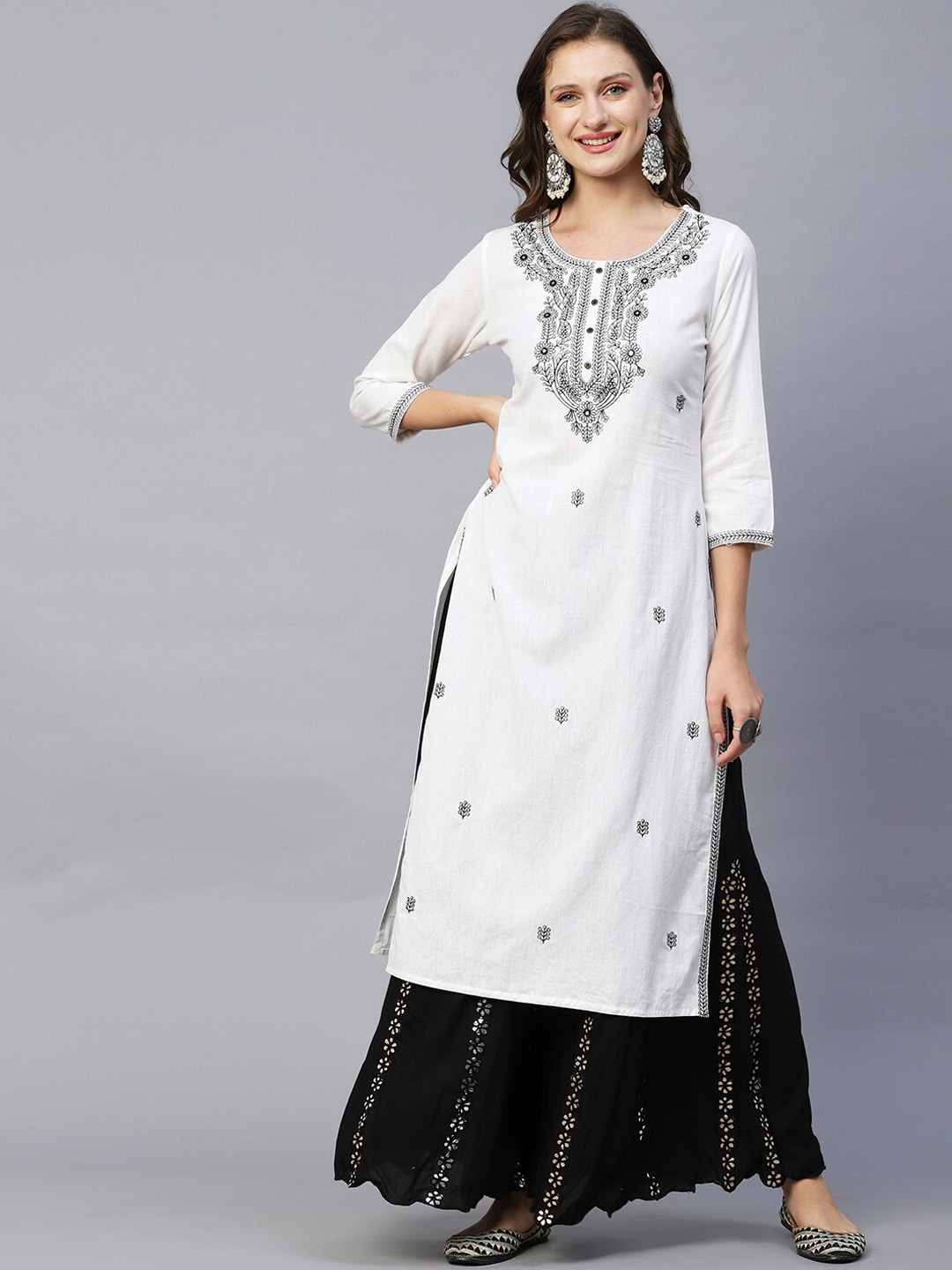 

FASHOR Women Floral Embroidered Cotton Kurta, White