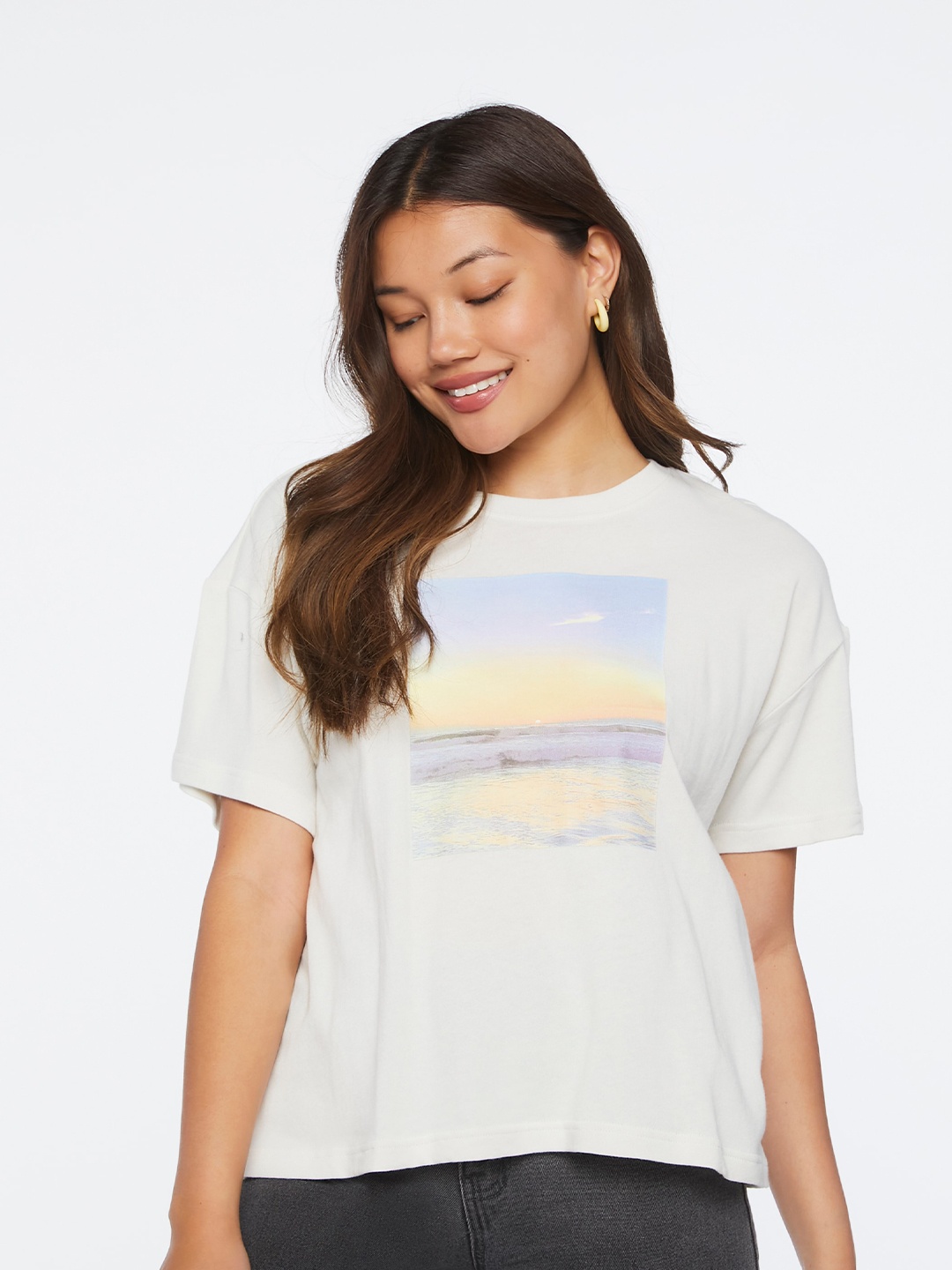 

FOREVER 21 Grey Graphic Printed Pure Cotton Boxy Top, Off white