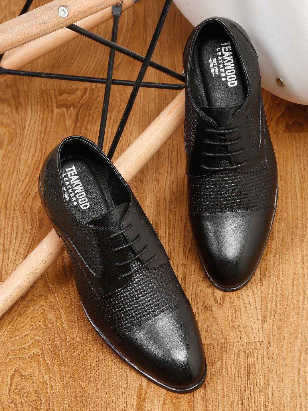 

Teakwood Leathers Men Textured Comfort Insole Leather Basics Derbys, Black
