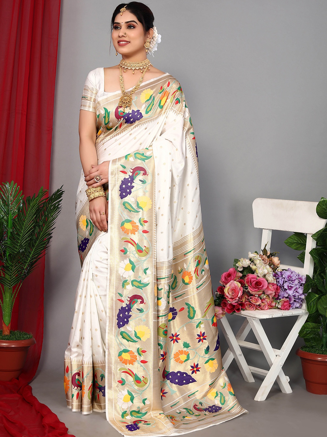 

Ekta Textiles Floral Printed Zari Pure Silk Banarasi Saree, White