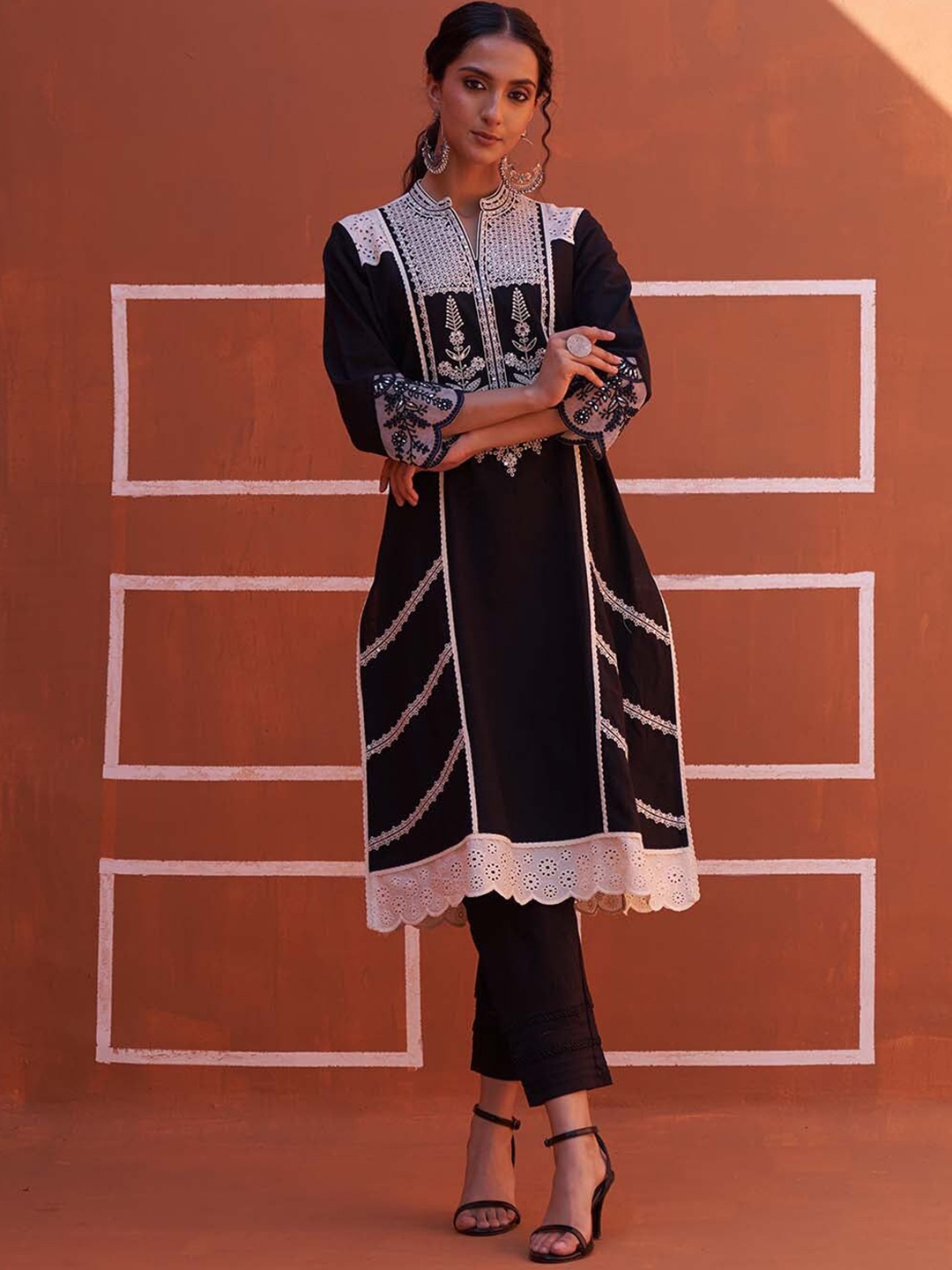 

Lakshita Floral Yoke Design Embroidered Kurta, Black