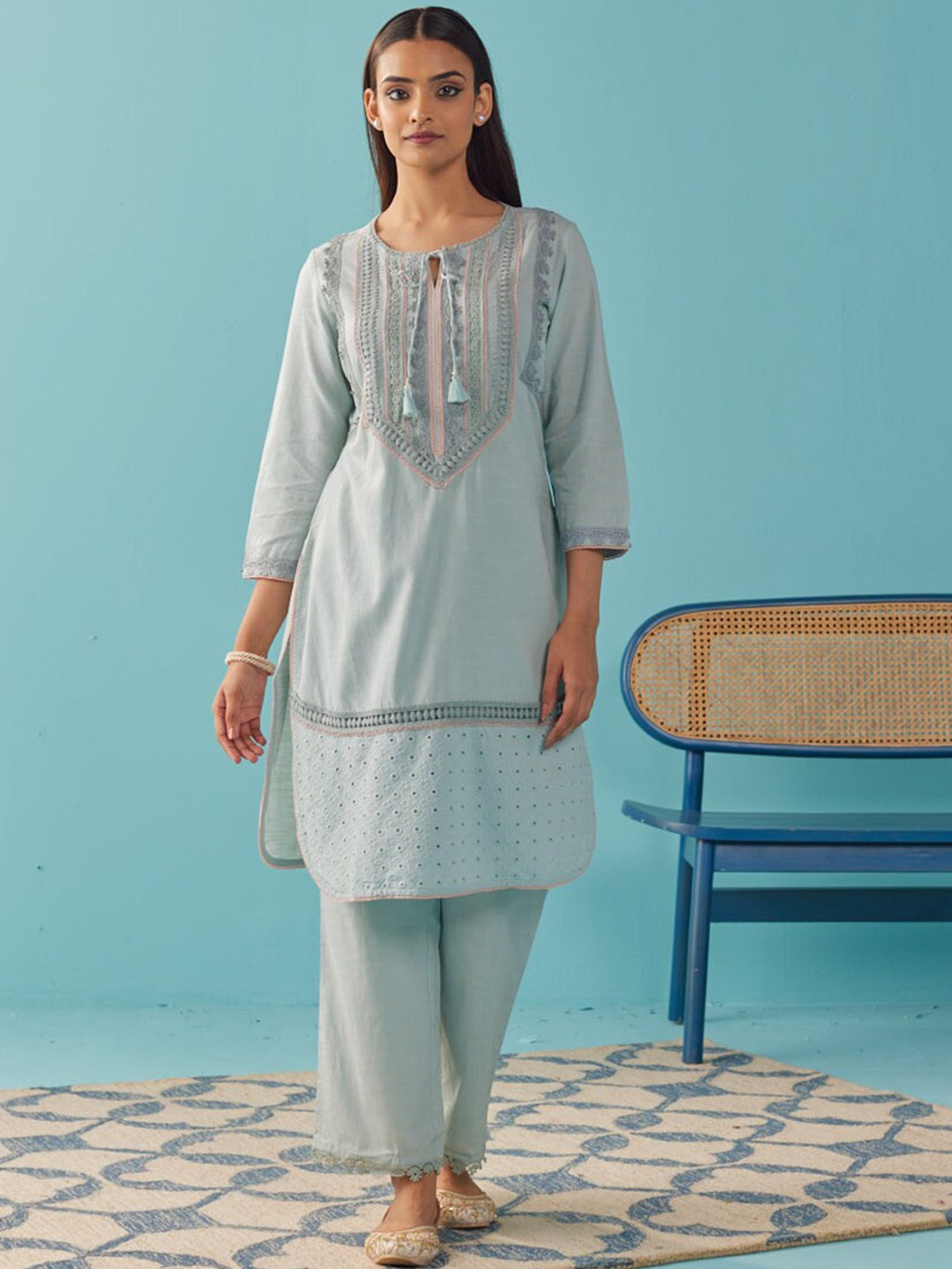 

Lakshita Regular Thread Work Kurta With Trousers, Blue
