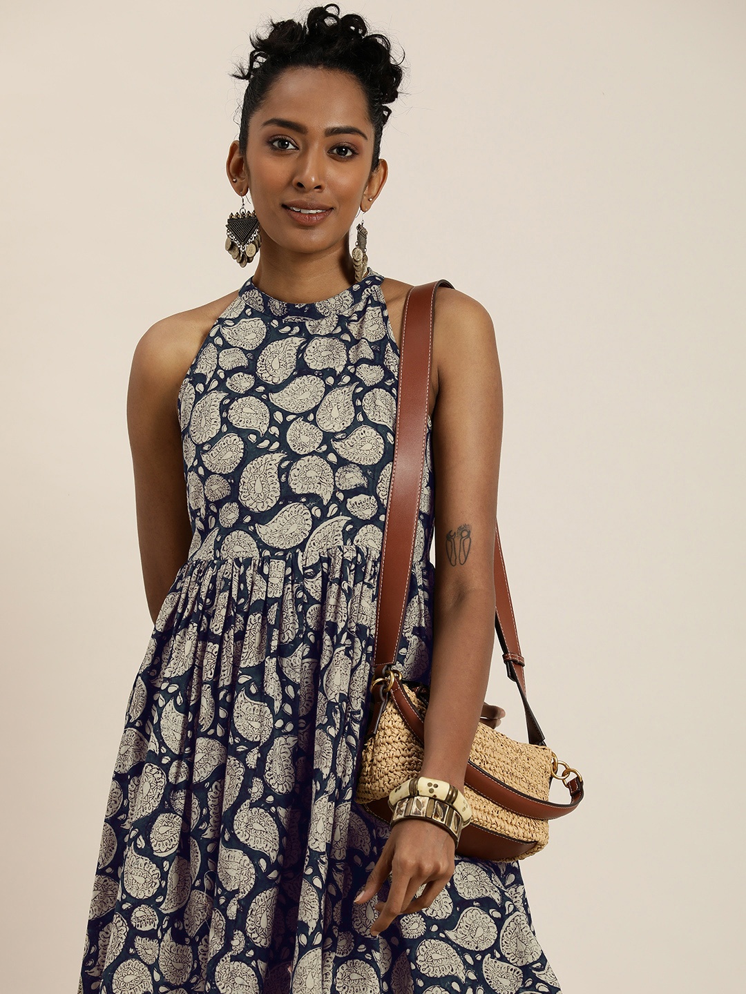 

Taavi Women Kalamkari Ethnic Motifs Printed Kurta With Sharara, Navy blue