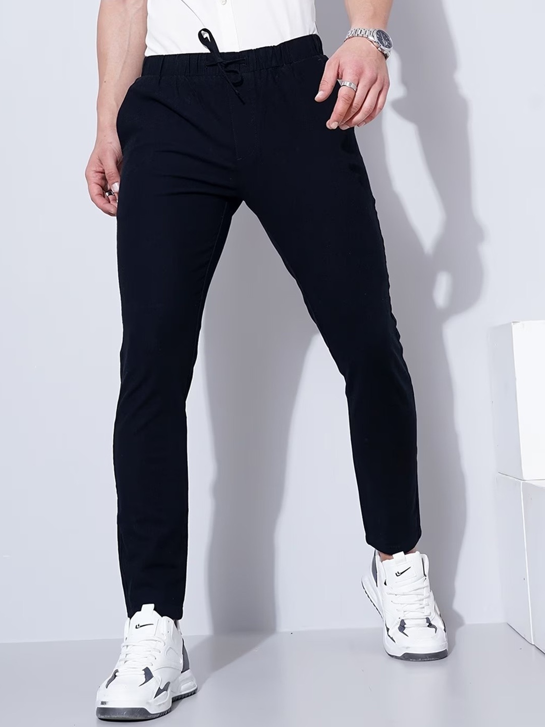 

British Club Men Smart Slim Fit Low-Rise Trousers, Black