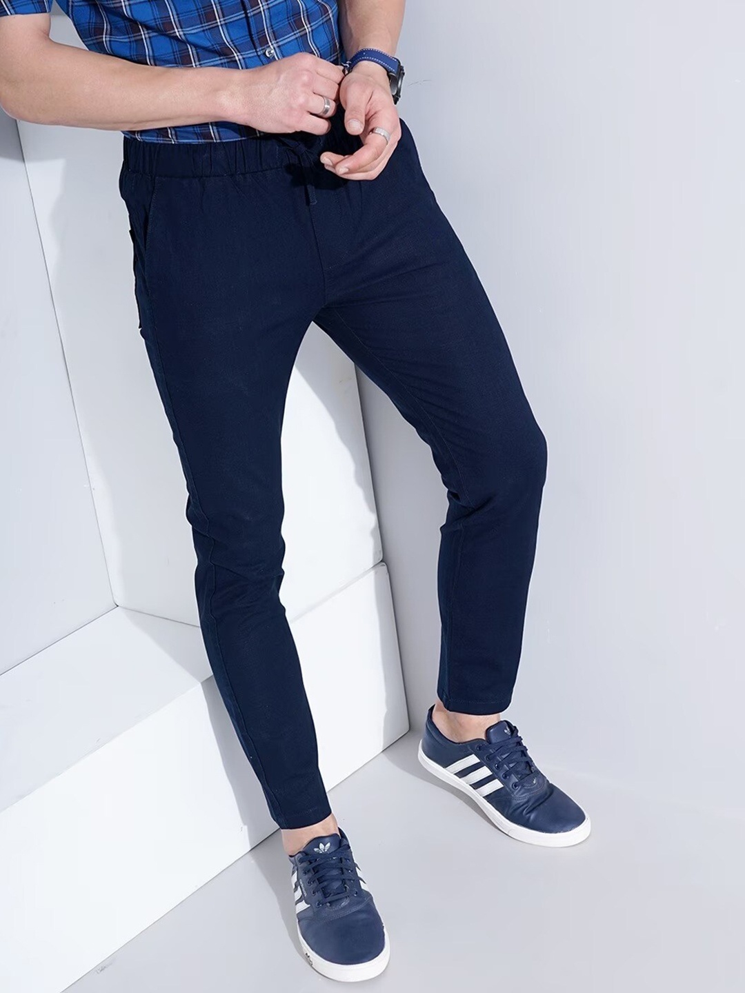 

British Club Men Smart Slim Fit Low-Rise Trousers, Navy blue