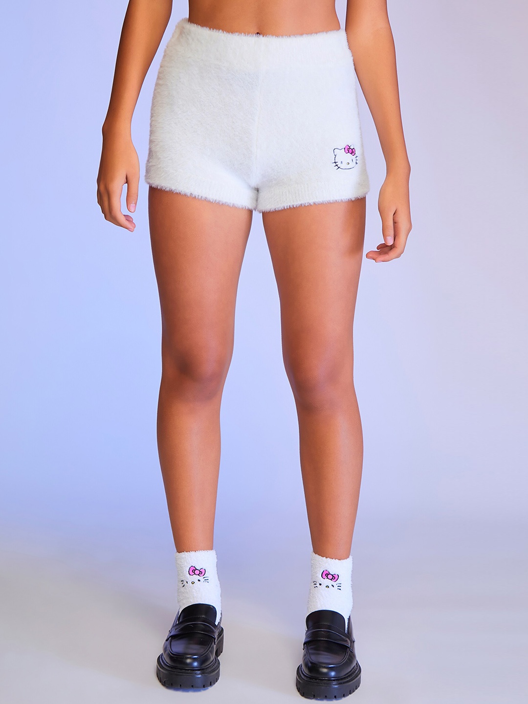FOREVER 21 Women White Faux Fur Hot Pants