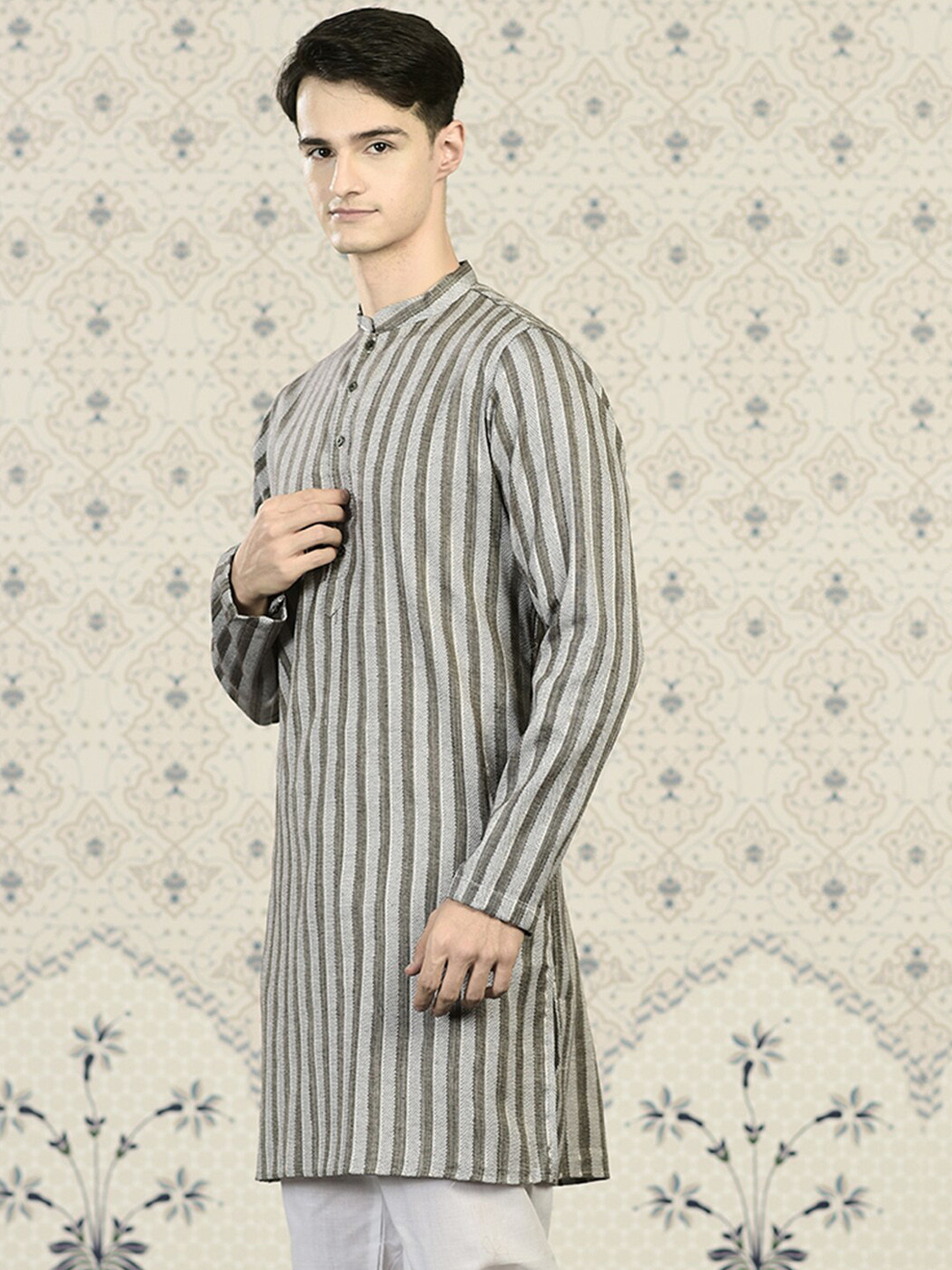 

Ode by House of Pataudi Men Striped Jacquard Straight Kurta, Black