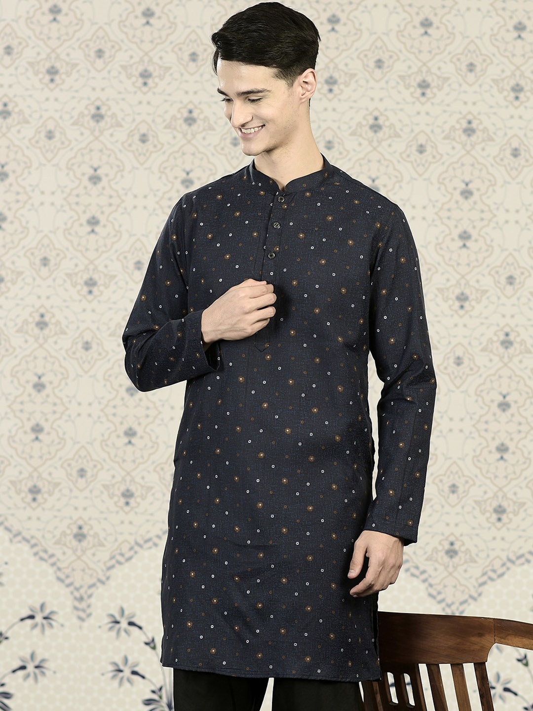 

Ode by House of Pataudi Navy Blue Floral Printed Mandarin Collar Cotton Kurta