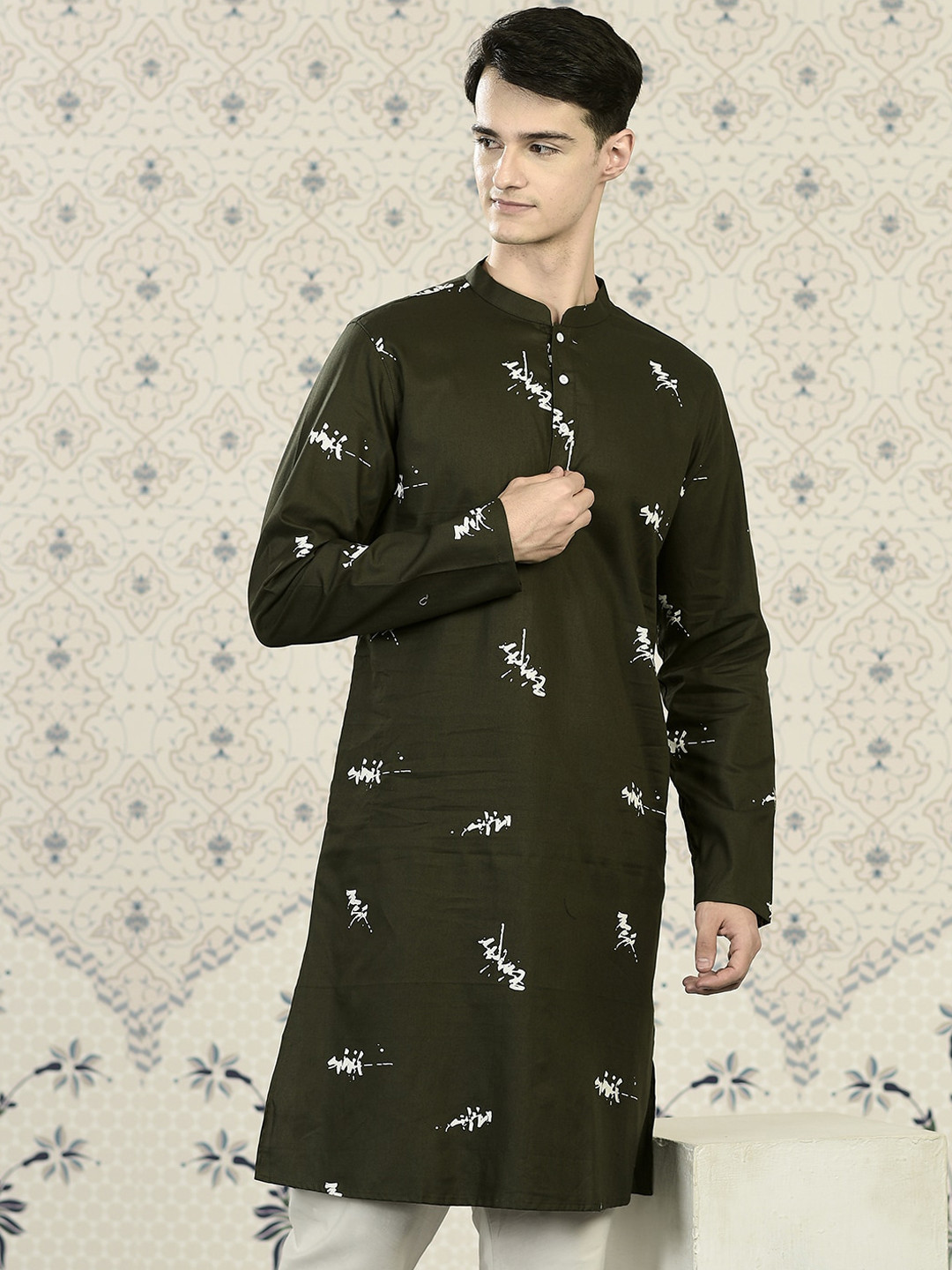 

Ode by House of Pataudi Green Geometric Printed Cotton Straight Kurta