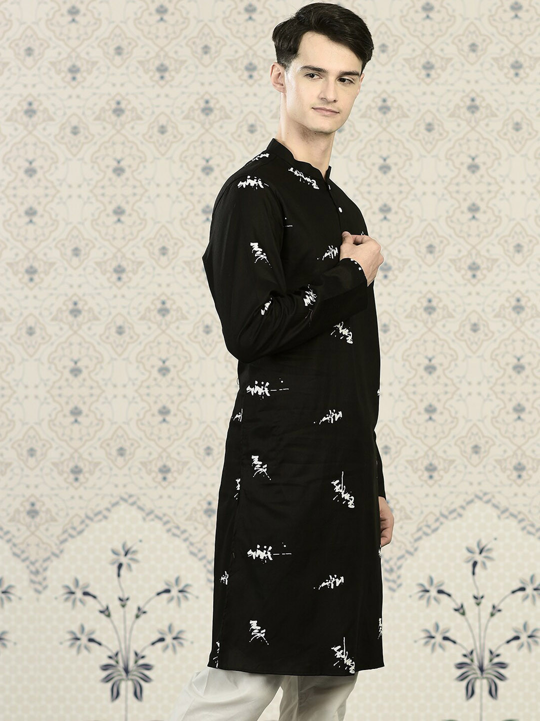 

Ode by House of Pataudi Green Geometric Printed Cotton Straight Kurta, Black