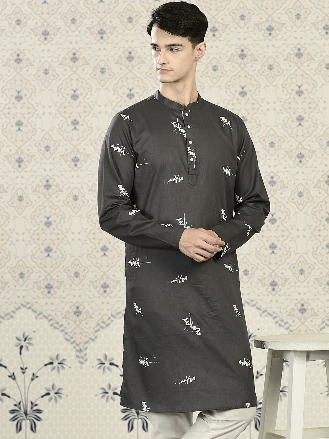 

Ode by House of Pataudi Grey Abstract Printed Mandarin Collar Cotton Kurta