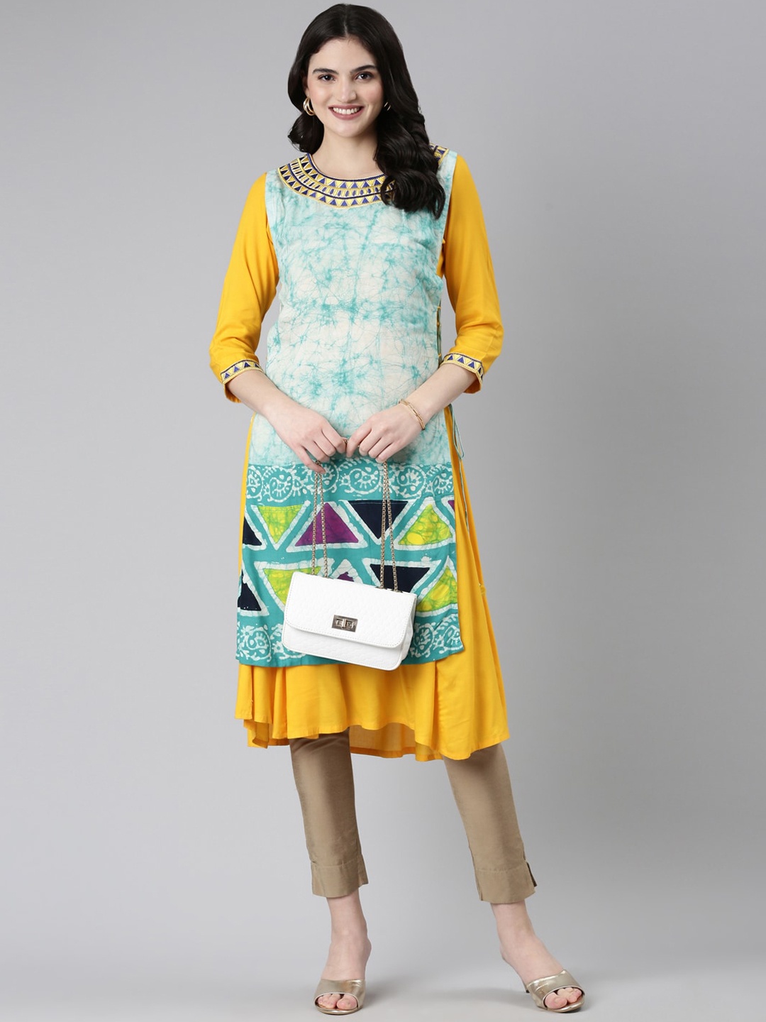 

Souchii Geometric Printed Liva A-Line Kurta, Yellow