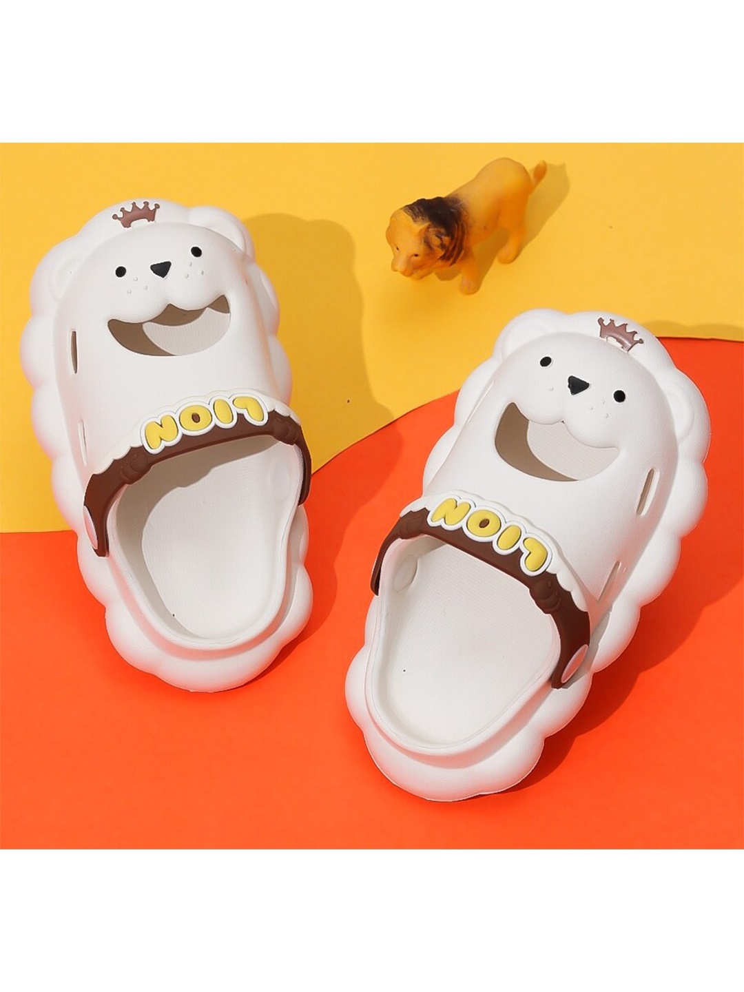 

Yellow Bee Kids Lion Face Rubber Clogs, White