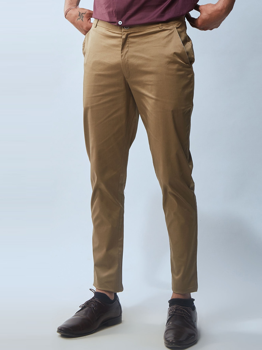 

Beyours Men Mid-Rise Classic Chinos, Beige