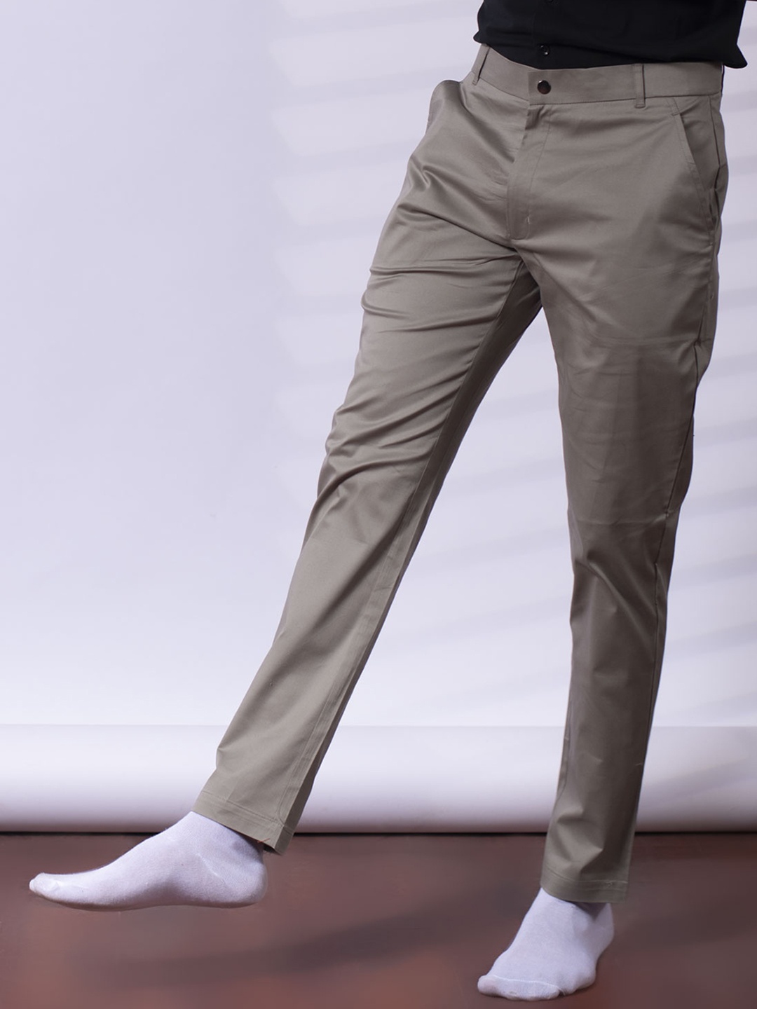 

Beyours Men Mid-Rise Classic Chinos, Beige