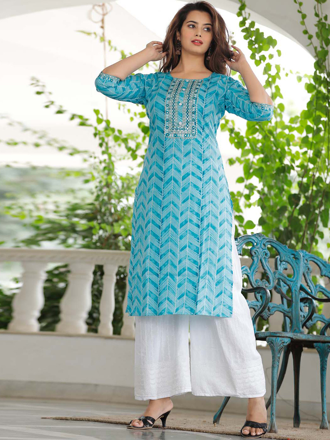 

Meena Bazaar Women Blue Ethnic Motifs Printed Regular Kurta with Palazzos