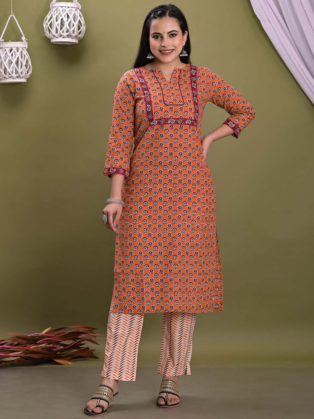 

Meena Bazaar Floral Printed Regular Kurta With Trousers, Orange