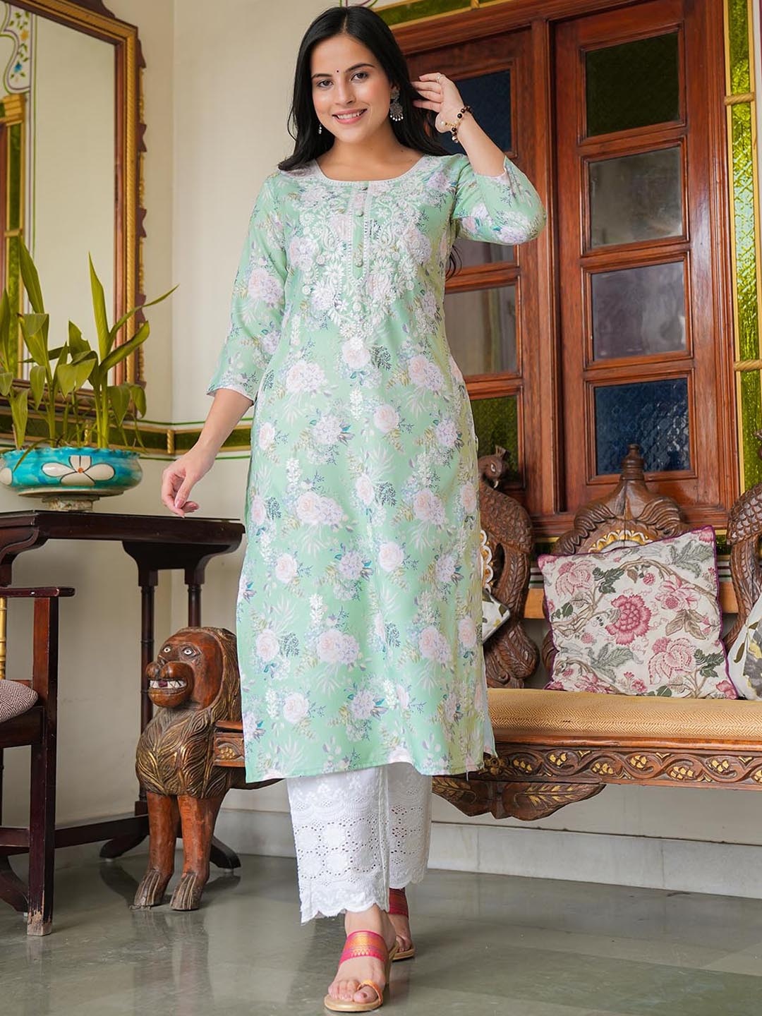 

Meena Bazaar Floral Printed Thread Work Kurta With Trousers, Sea green
