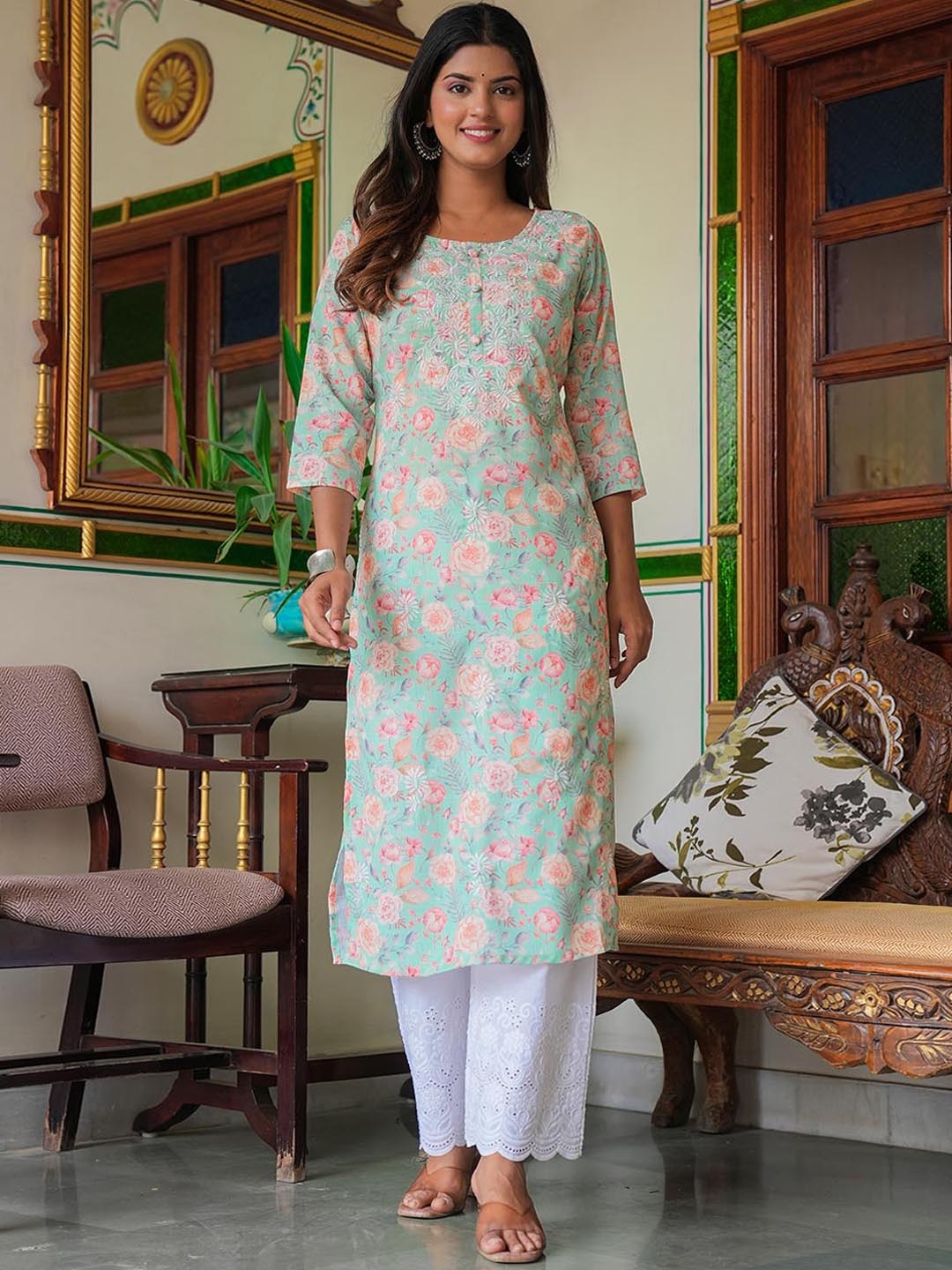 

Meena Bazaar Floral Printed Thread Work Kurta With Trousers, Green