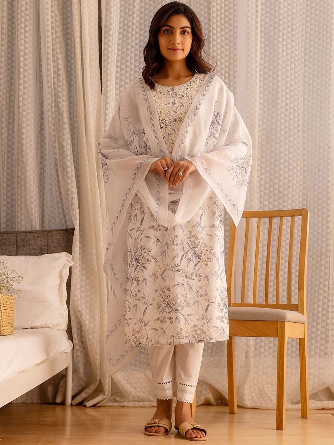 

Meena Bazaar Floral Printed Thread Work Kurta With Trousers & Dupatta, Cream