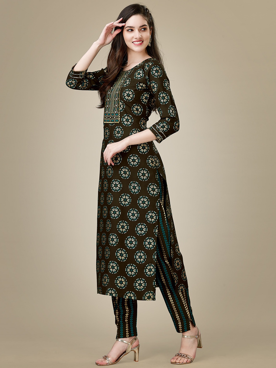 

BAPS Women Printed Gotta Patti Kurta With Trousers, Black