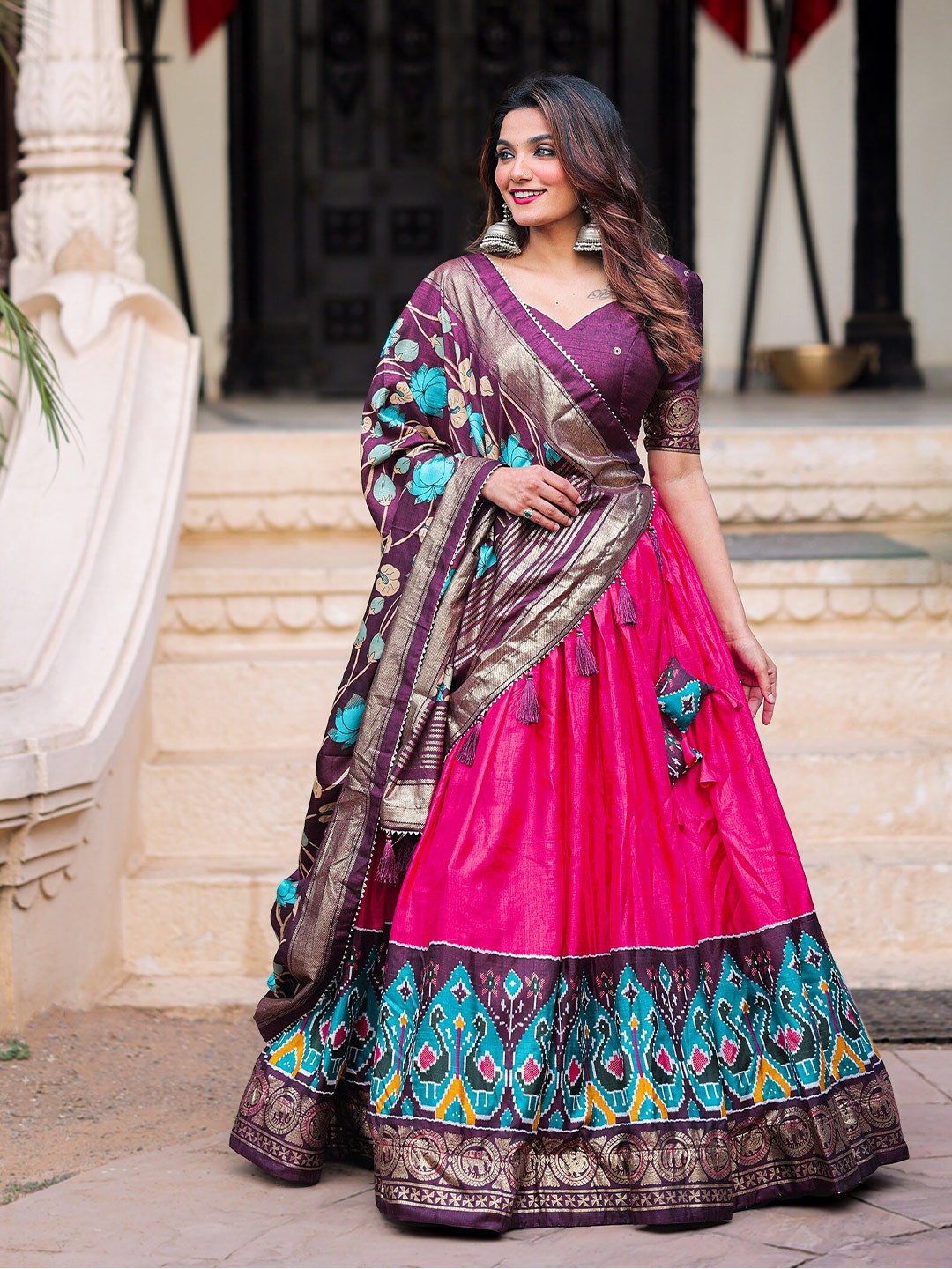 

LOOKNBOOK ART Foil Printed Semi-Stitched Lehenga & Unstitched Blouse With Dupatta, Pink