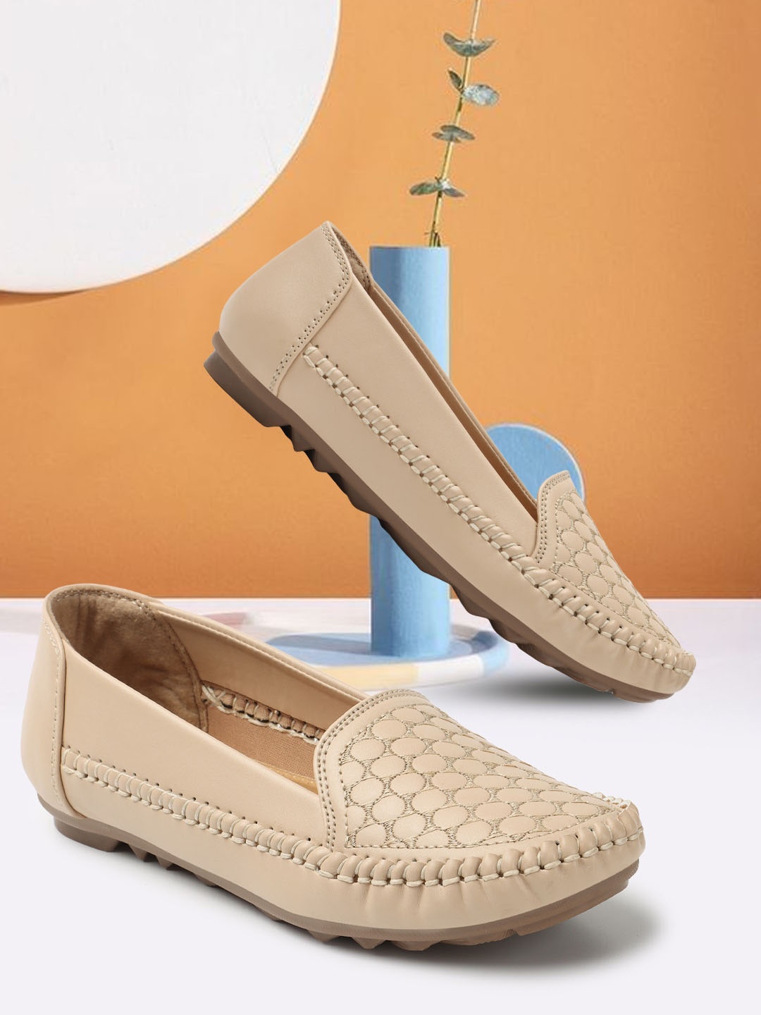 

ICONICS Women Textured Ballerinas, Cream