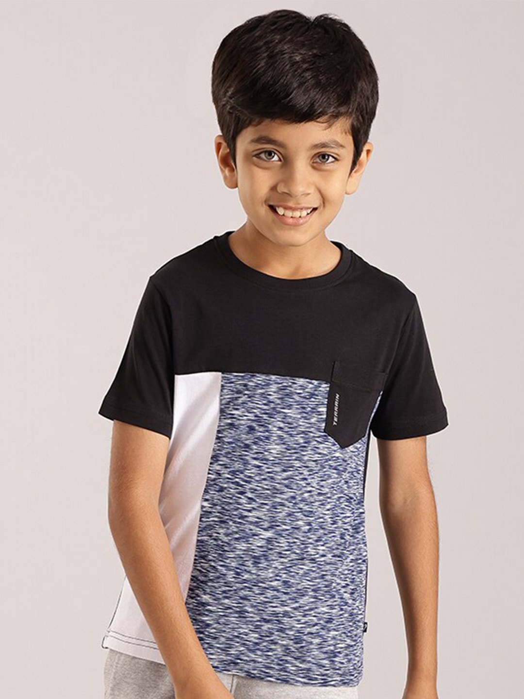 

Indian Terrain Boys Colourblocked Pure Cotton T-shirt, Black