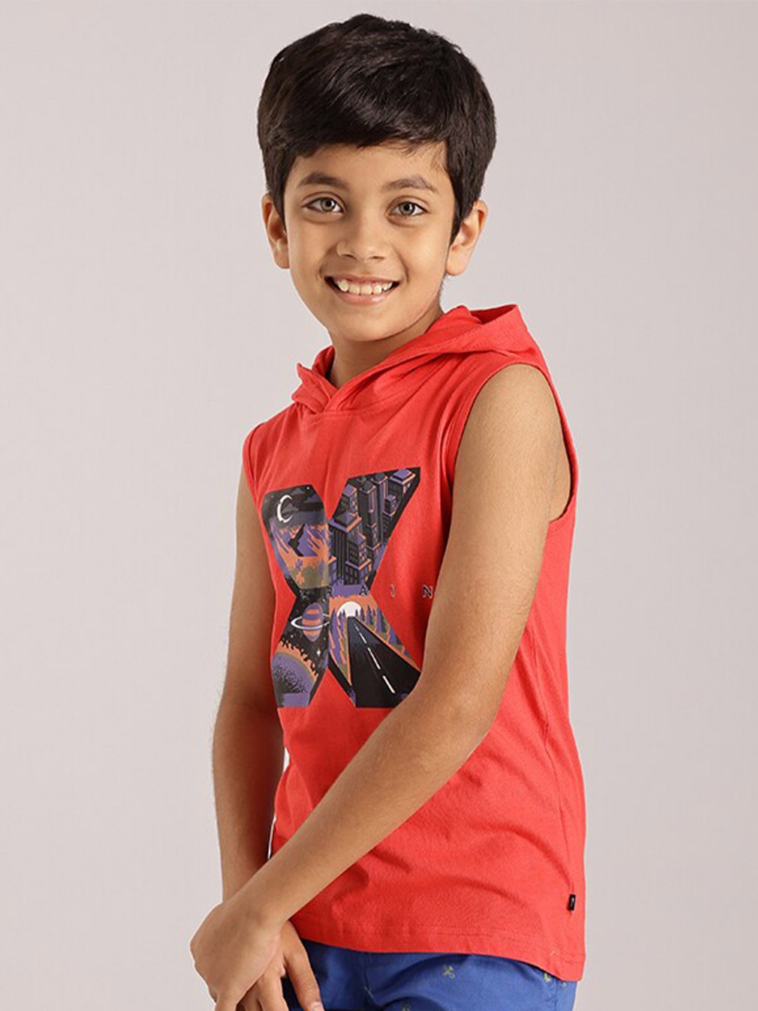 

Indian Terrain Boys Graphic Printed Hooded Pure Cotton T-shirt, Red