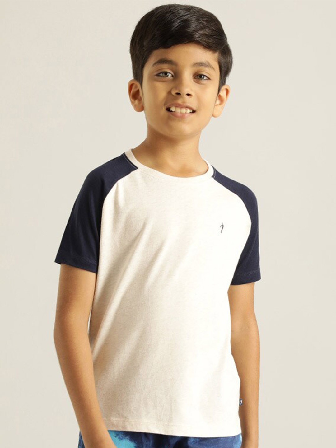 

Indian Terrain Boys Raglan Sleeves Cotton T-shirt, White