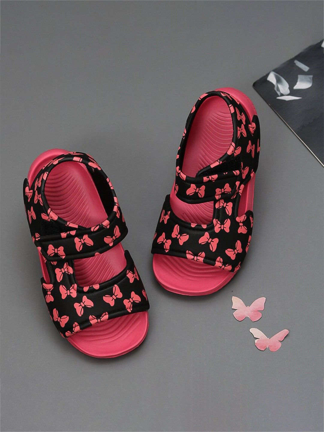 

Yellow Bee Girls Bow Printed Open Toe Flats With Velcro Closure, Black