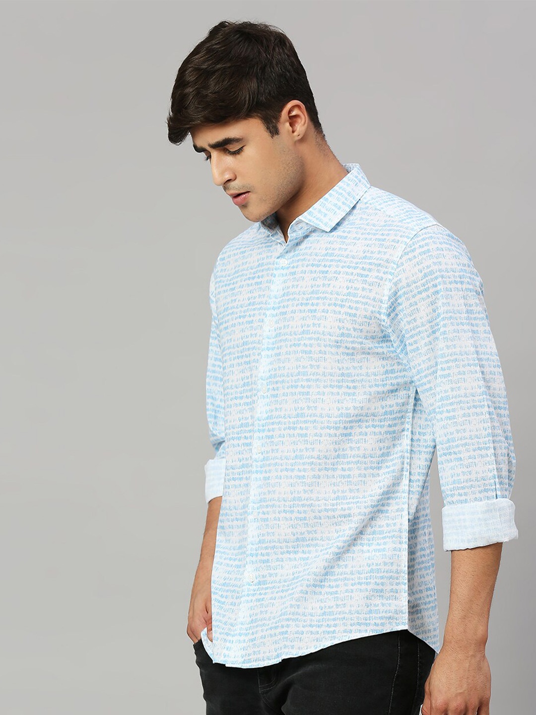 

Mast & Harbour Blue Classic Geometric Printed Slim Fit Casual Shirt, White